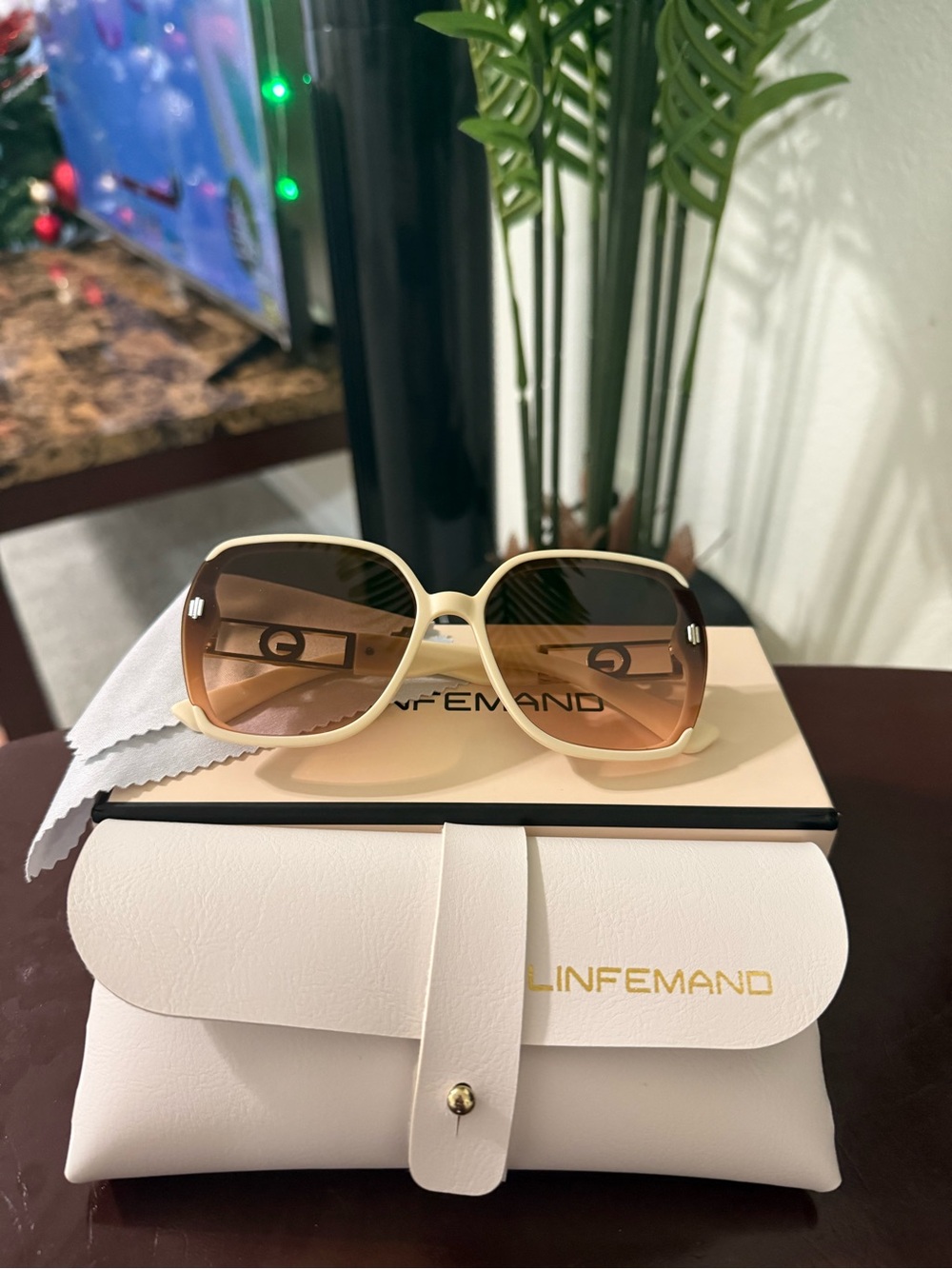 Cream Frame Sunglasses with Brown Gradient Lenses
